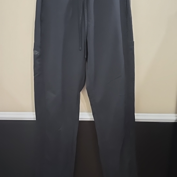 Dickies Womens Black Scrubs - Picture 1 of 7